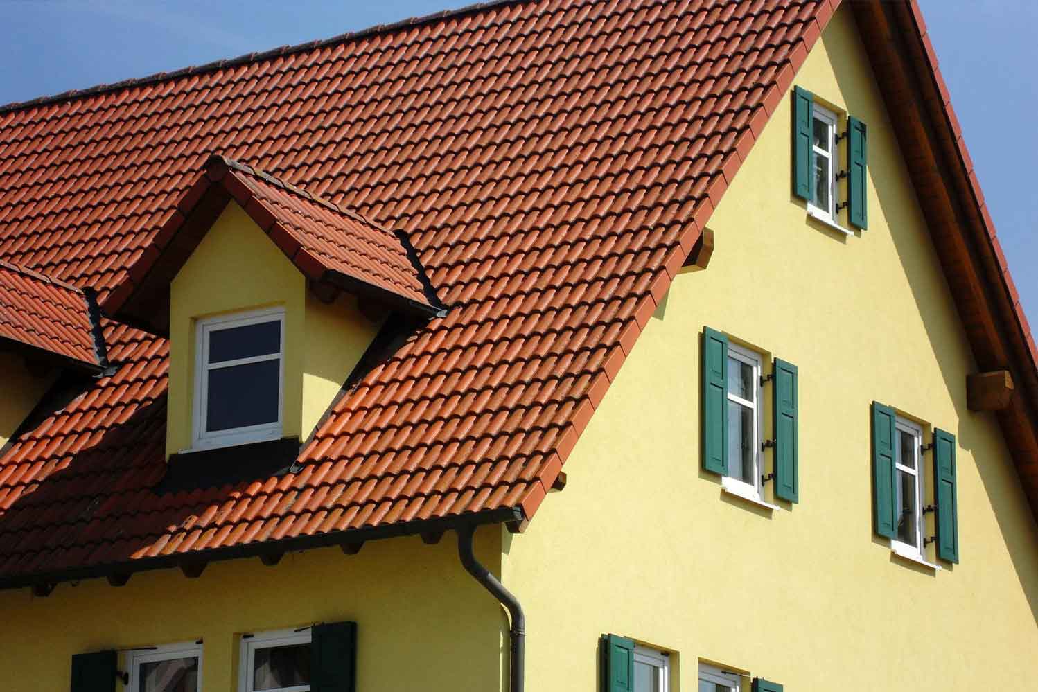 Bedachungen aller Art, Fassadenbekleidungen, Schieferbedachung, Flachdachabdichtung, Steildächer, Dachklempnerei, Ziegeldächer, Dachdeckermeister in Grömitz, Dachdecker in Grömitz, Grömitz Handwerker, Körnickerfeld 23, 23743 Grömitz, Dachschaden, Dachreperatur, Bauklempnerei, Zimmerei, Innenausbau, Trockenbau, Wartung, Reparaturen, Dach reparieren